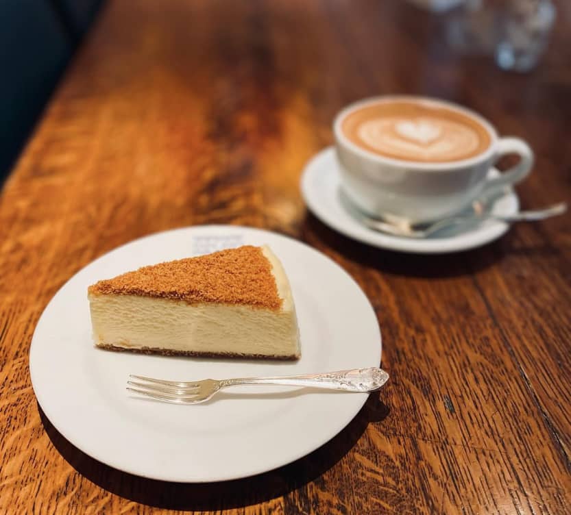 カフェスタッフ
